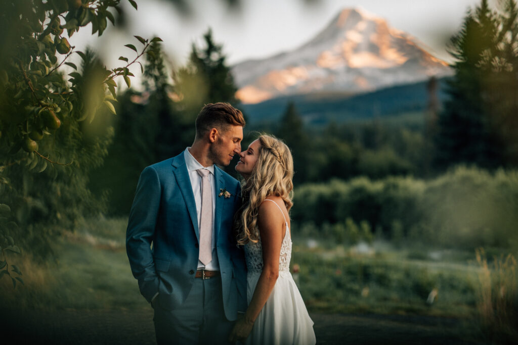 couple kissing in front of mt hood