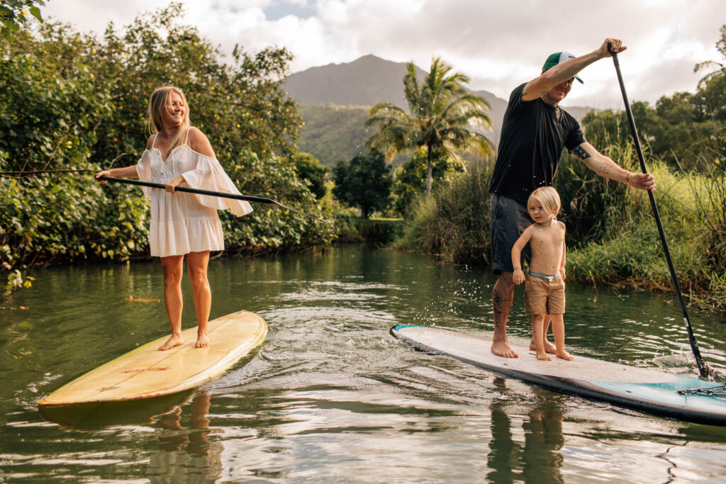 kauai family paddle boarding